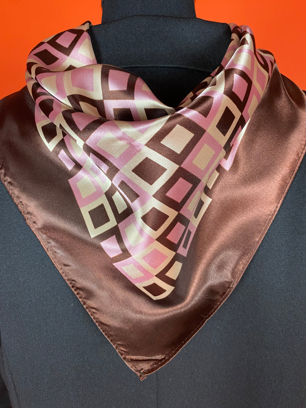 Foulard motif géométrique